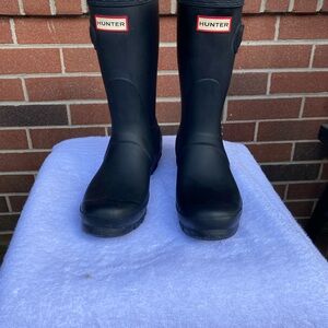 Hunter Original  Short black Boots size 8